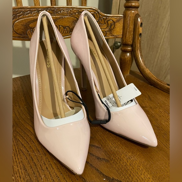 Express Heels - Picture 1 of 7